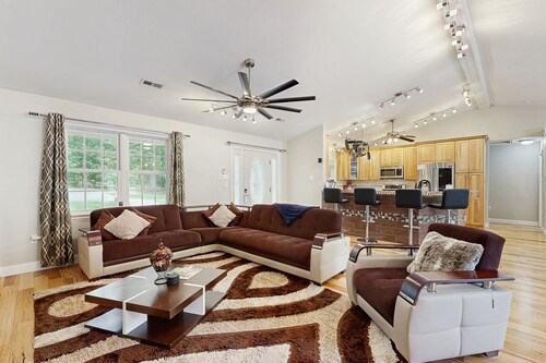 Relaxing Lake Anna getaway with games, fire pit, deck & room to unwind