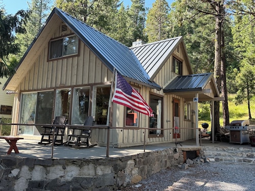 Beautiful 3bedroom house in Mineral/Pet and family Friendly/Lassen National Park