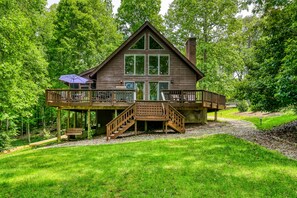Exterior - Waterfront cabin with private dock, hot tub, air hocky, foosball, deck, & W/D (Mineral)