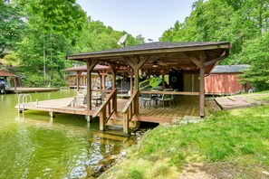 Outdoor dining - Waterfront cabin with private dock, hot tub, air hocky, foosball, deck, & W/D (Mineral)