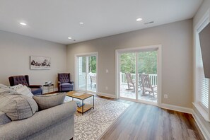 TV - Charming lakefront retreat with game room and covered dock access (Mineral)