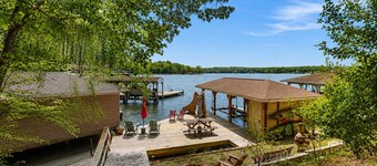 Lakefront house w/ hot tub, game room, & wood fireplace