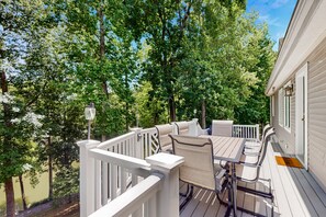 Outdoor dining - Lakefront house with breathtaking views, private dock & boat launch (Mineral)