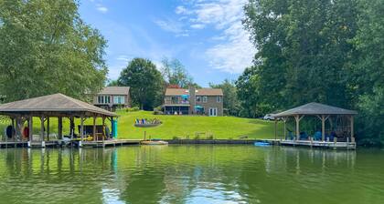 Spacious lakefront house w/ping pong table, fire pit, deck, patio & grill