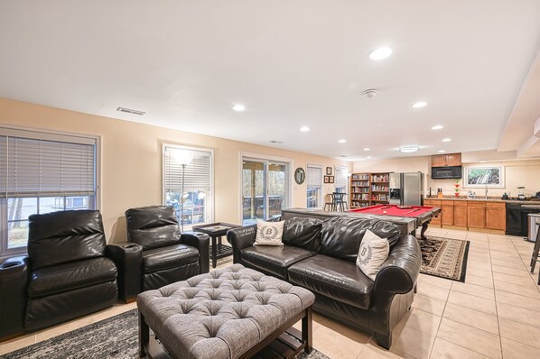 TV, DVD player - Lakeside retreat with a firepit, dock, deck, hot tub, pool table - dog friendly (Orange)