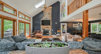 Stunning lakefront house with view, Free Wifi and secluded swimming area