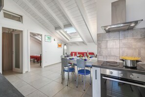 Family Apartment, 2 Bedrooms, Microwave, Sea Facing (Casa Elisa - Sea Front) | Private kitchen