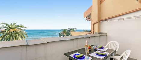Familienapartment, Mehrere Schlafzimmer, Meerseite (Casa Elisa - Sea Front) | Terrasse/Patio
