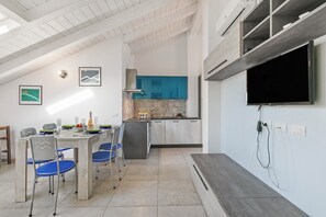 Family Apartment, Multiple Bedrooms, Sea Facing (Casa Elisa - Sea Front) | In-room dining