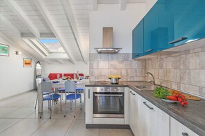 Family Apartment, 2 Bedrooms, Microwave, Sea Facing (Casa Elisa - Sea Front) | Private kitchen