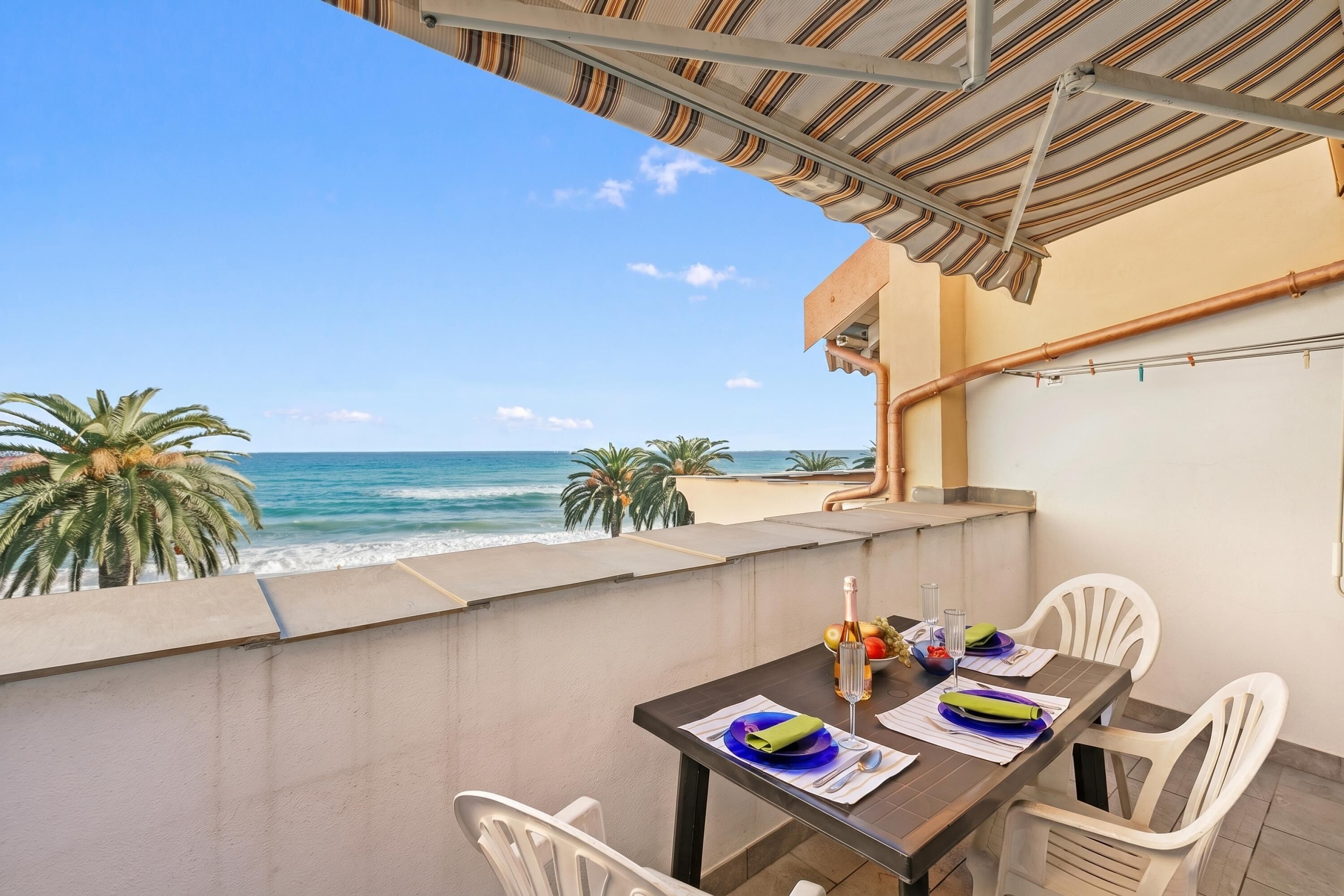 Family Apartment, 2 Bedrooms, Microwave, Sea Facing (Casa Elisa - Sea Front) | Terrace/patio
