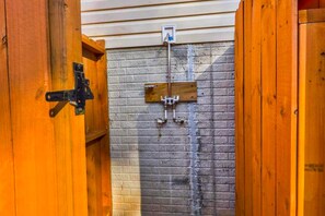 Shower, hair dryer, towels - Lakeview escape near beach with fenced dog run, porch & dock with one boat slip (Louisa)
