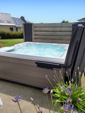 Outdoor spa tub - Villa Odeven 300 m from the sea Holim'Prest (Cléder)