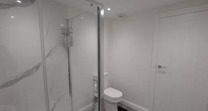 Modern Guest House | 24/7 Security | Fast WiFi | Near Clifton