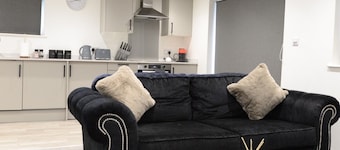 Modern Guest House | 24/7 Security | Fast WiFi | Near Clifton