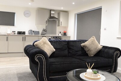 Modern Guest House | 24/7 Security | Fast WiFi | Near Clifton