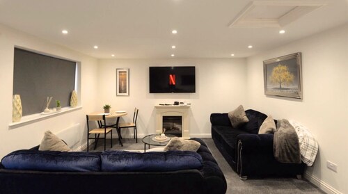 Modern Guest House | 24/7 Security | Fast WiFi | Near Clifton
