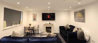 Modern Guest House | 24/7 Security | Fast WiFi | Near Clifton