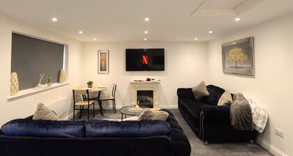 Modern Guest House | 24/7 Security | Fast WiFi | Near Clifton