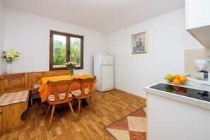 Private kitchen - Beautiful apartment for 4-5 persons with sea view in Dramalj (Dramalj)