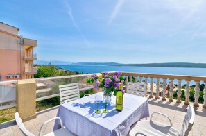 Outdoor dining - Vrbo Property (Dramalj)