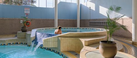 Indoor pool, 2 outdoor pools