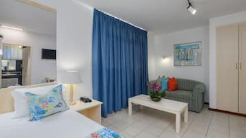 Family Studio Suite | Desk, free WiFi, bed sheets