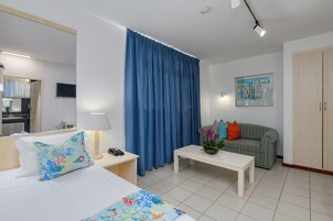 Family Studio Suite | Desk, free WiFi, bed sheets