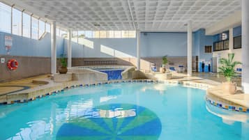 Indoor pool, 2 outdoor pools