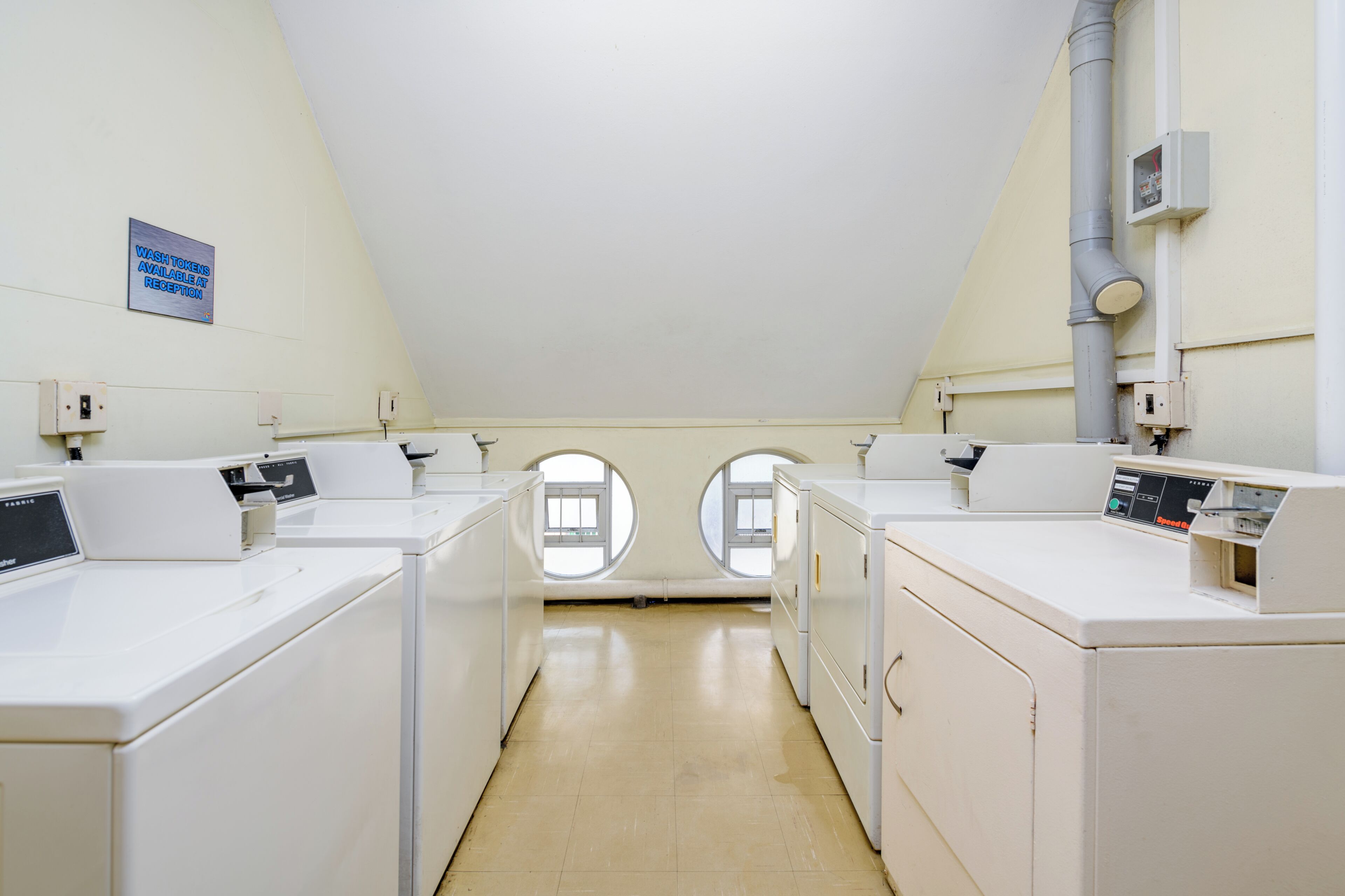 المنشأة من الداخل