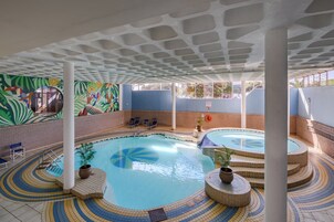 Indoor pool, 2 outdoor pools