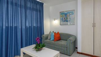 Family Studio Suite | Living area