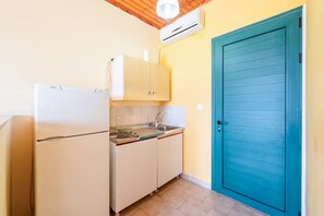 Private kitchen - Gavriil Apartments Corfu - Sea View Studio Escape (Kavos)