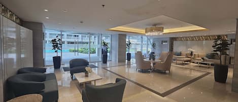 Condo, 1 chambre, vue sur la piscine | Bar-salon