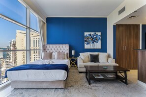 Smart TV - Stylish Studio Apartment in JVC Near Dubai Miracle Garden (Dubai)