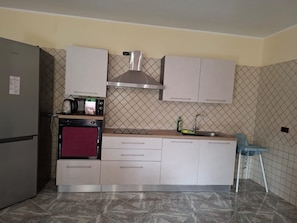 Fridge, microwave, oven, stovetop - Apartment 'Harmony' with Private Terrace, Wi-Fi and Air Conditioning (Nulvi)