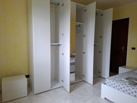 WiFi, bed sheets. Apartment 'Harmony' with Private Terrace, Wi-Fi and Air Conditioning