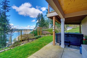 House (3 Bedrooms) | Interior - Premier Gig Harbor Home! Views, Spa & Billiards (Gig Harbor)