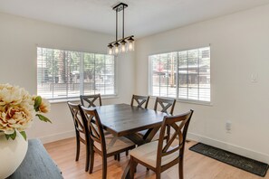 Interior - Pet Friendly w/ Yard! Fully Updated Tahoe Home (South Lake Tahoe)