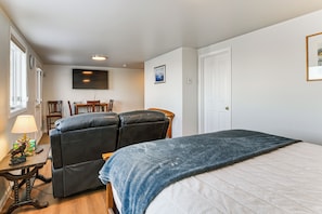 Apartment (0 Bedroom) | Interior - Mckinley, Anchorage, Ocean View: Apt Near Chugach (Eagle River)