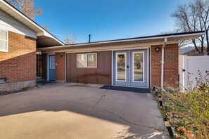 Apartment (0 Bedroom) | Interior - 6 Mi to Arches Nat'l Park! Dtwn Moab Home w/ Yard (Moab)