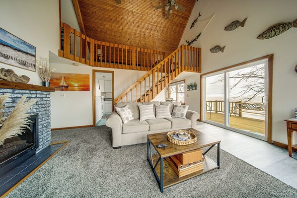 House (3 Bedrooms) | Interior - Lakeside Living on Wine Trail! Geneva Home w/ Deck (Geneva)