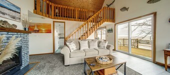 Lakeside Living on Wine Trail! Geneva Home w/ Deck