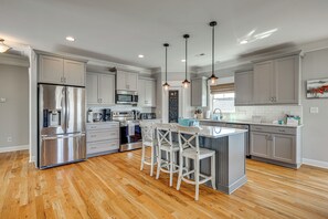 Interior - Spacious Coastal Gem on Oak Island 100 Yds to Sand (Oak Island)