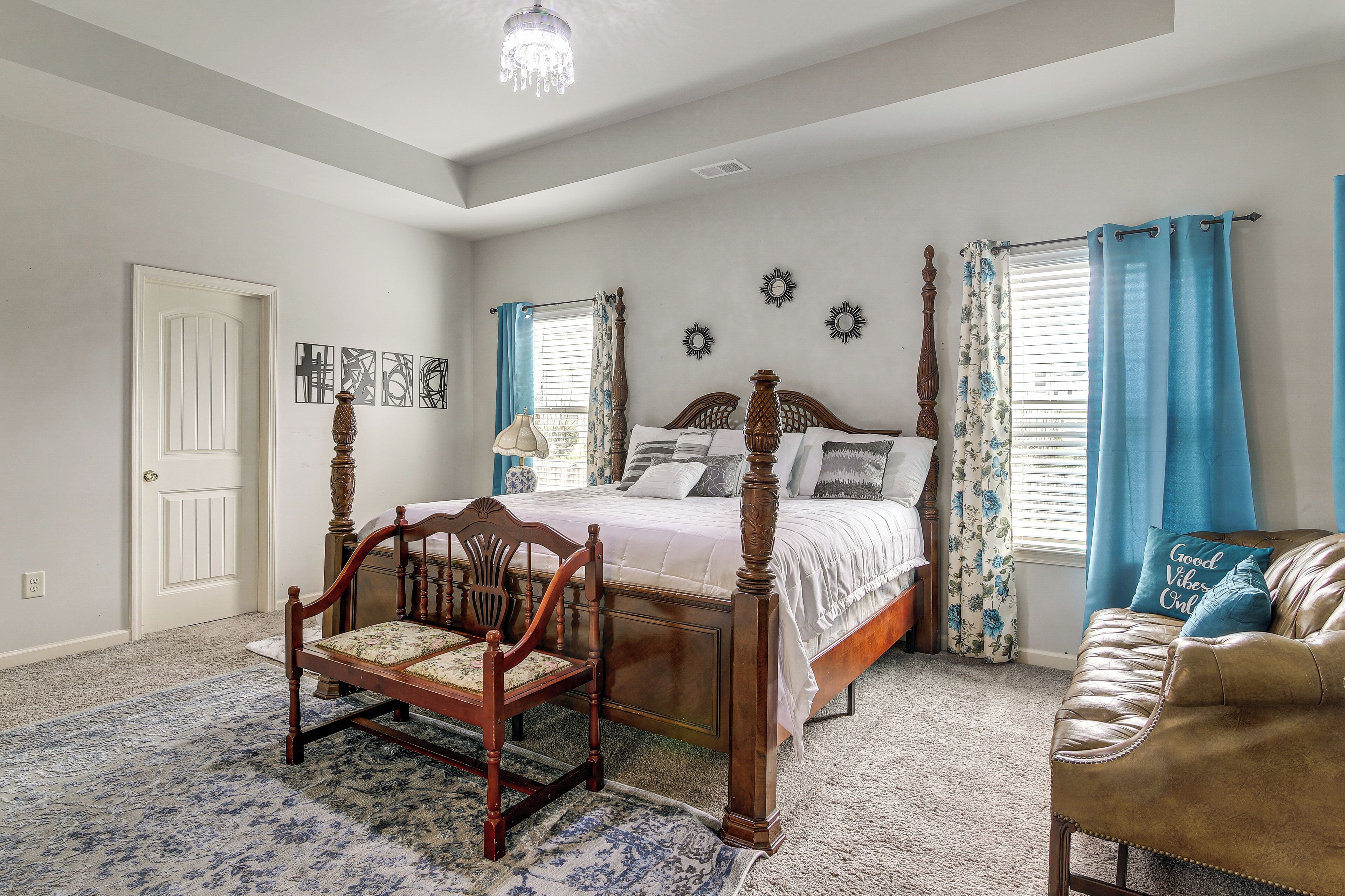 House (6 Bedrooms) | Interior