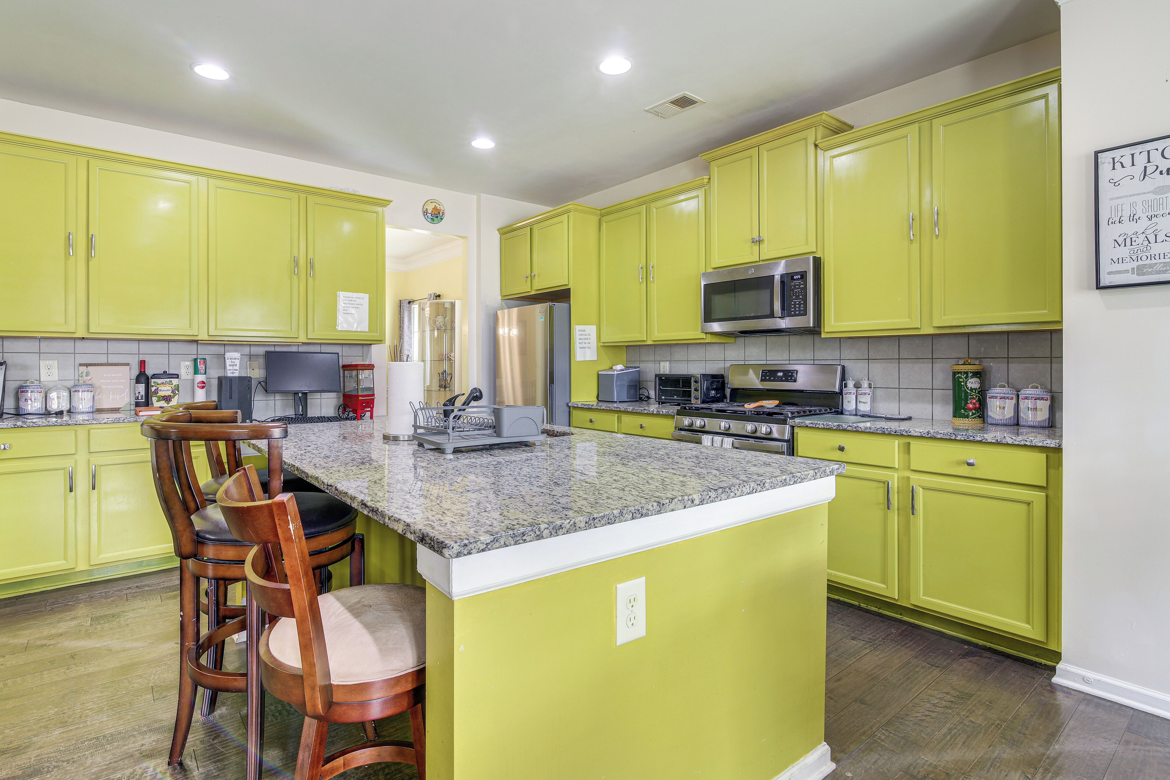 House (6 Bedrooms) | Interior