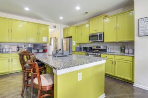 House (6 Bedrooms) | Interior - 8 Mi to Dtwn & Film Sites! Spacious Covington Home (Covington)