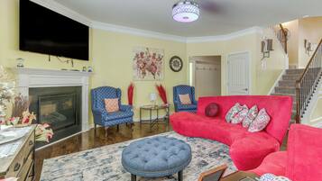 House (6 Bedrooms) | Front of property