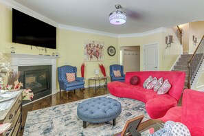 House (6 Bedrooms) | Front of property - 8 Mi to Dtwn & Film Sites! Spacious Covington Home (Covington)