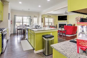 House (6 Bedrooms) | Interior - 8 Mi to Dtwn & Film Sites! Spacious Covington Home (Covington)